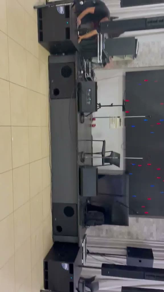 אווירת אירוע עם הגברה ותאורה